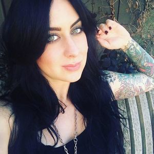 Meet your Posher, Thea